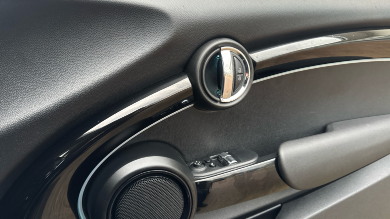 MINI Hatchback 1.5 Cooper Classic 3dr Auto Petrol Hatchback